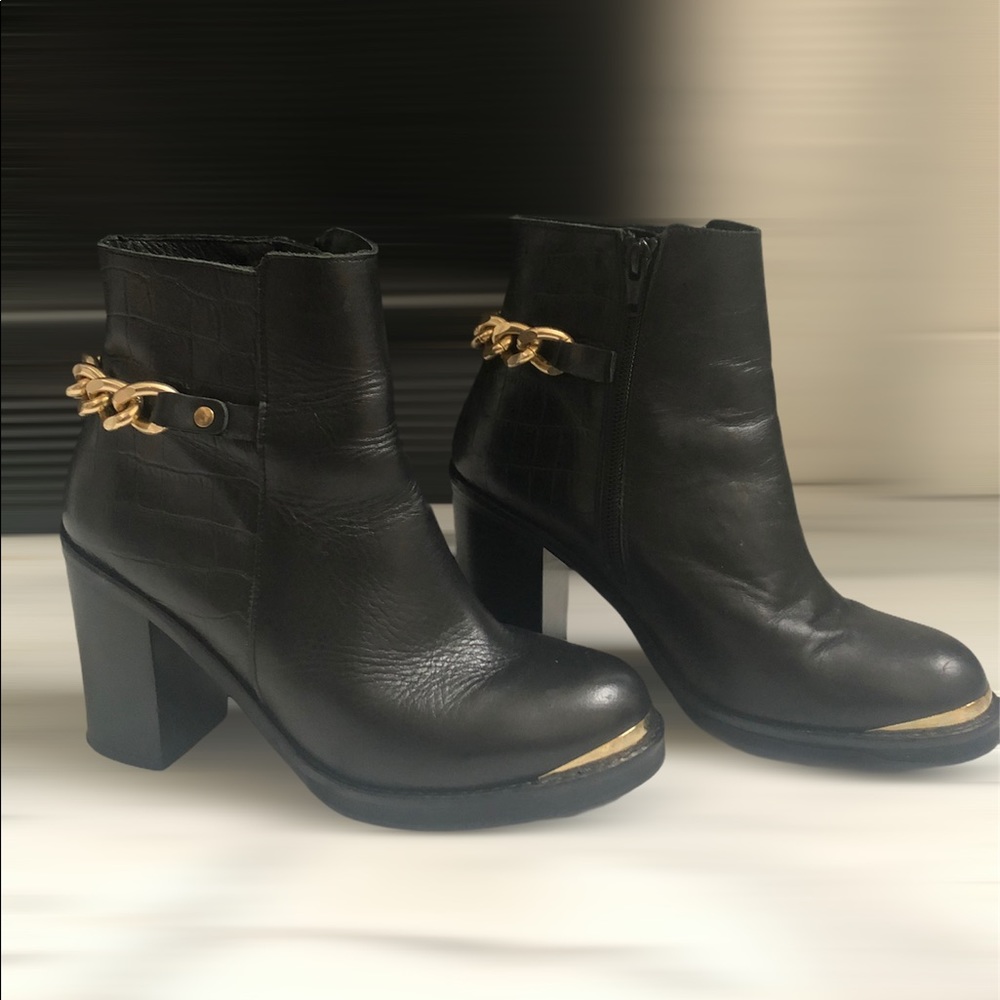 || TOPSHOP || Leather booties made in Spain